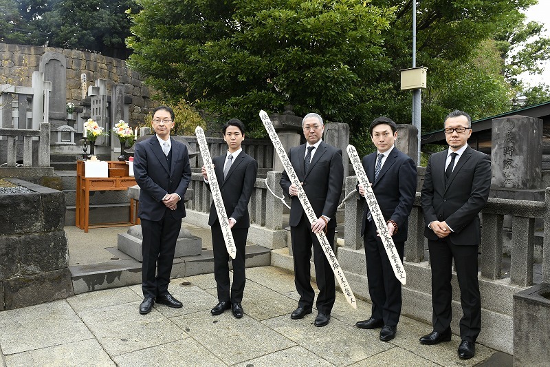 左より、竹柴潤一、尾上左近、尾上松緑、坂東亀蔵、西森英行