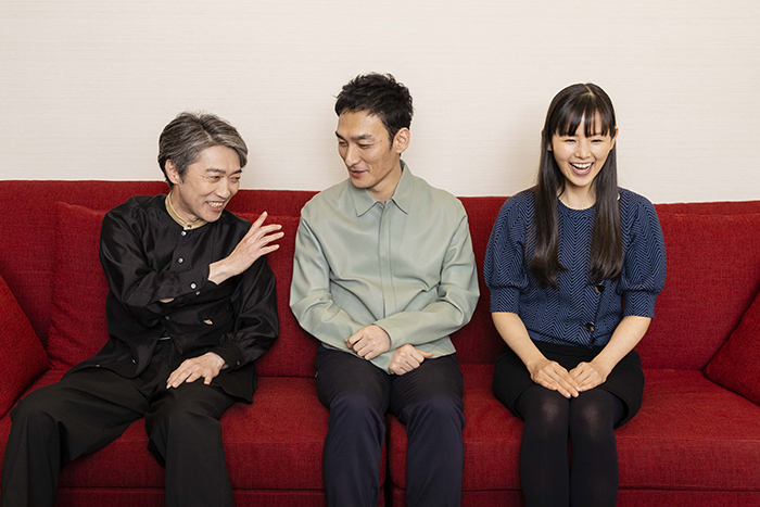 （左から）池田成志、草彅剛、小西真奈美