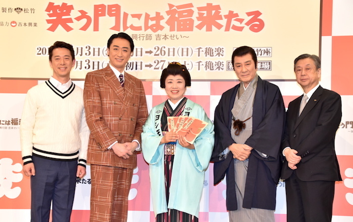 出演者の西川忠志、喜多村緑郎、藤山直美、田村亮、松竹の安孫子正・副社長（左から）