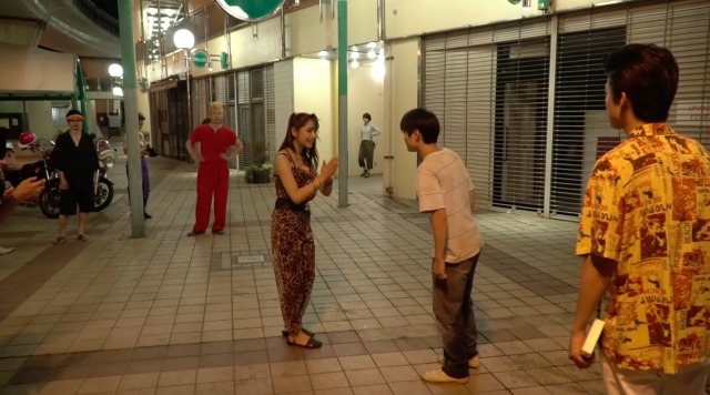 あやまる浅川梨奈 （C）2016「14の夜」製作委員会