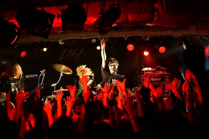 ka-yu　知命の節目を経て充実の日々を歩む姿を印象づけた、『ka-yu THE LIVE -August 2025-』新宿LOFT公演をレポート