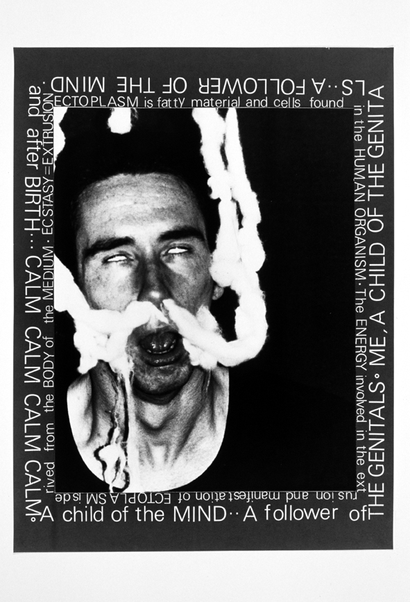 エクトプラズム#1 心の中の子ども「ポルターガイスト」シリーズより 1979年 Art (c) Mike Kelley Foundation for the Arts. All rights reserved/Licensed by VAGA, New York, NY