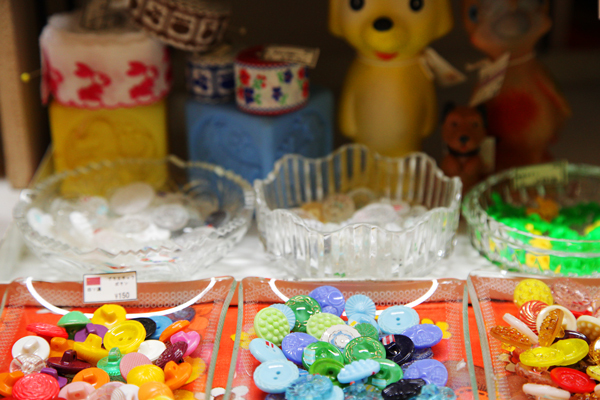 ボタンやリボンなど手芸用品も豊富