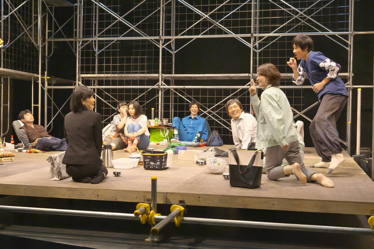 青年団『さよならだけが人生か』東京公演より ©青木司