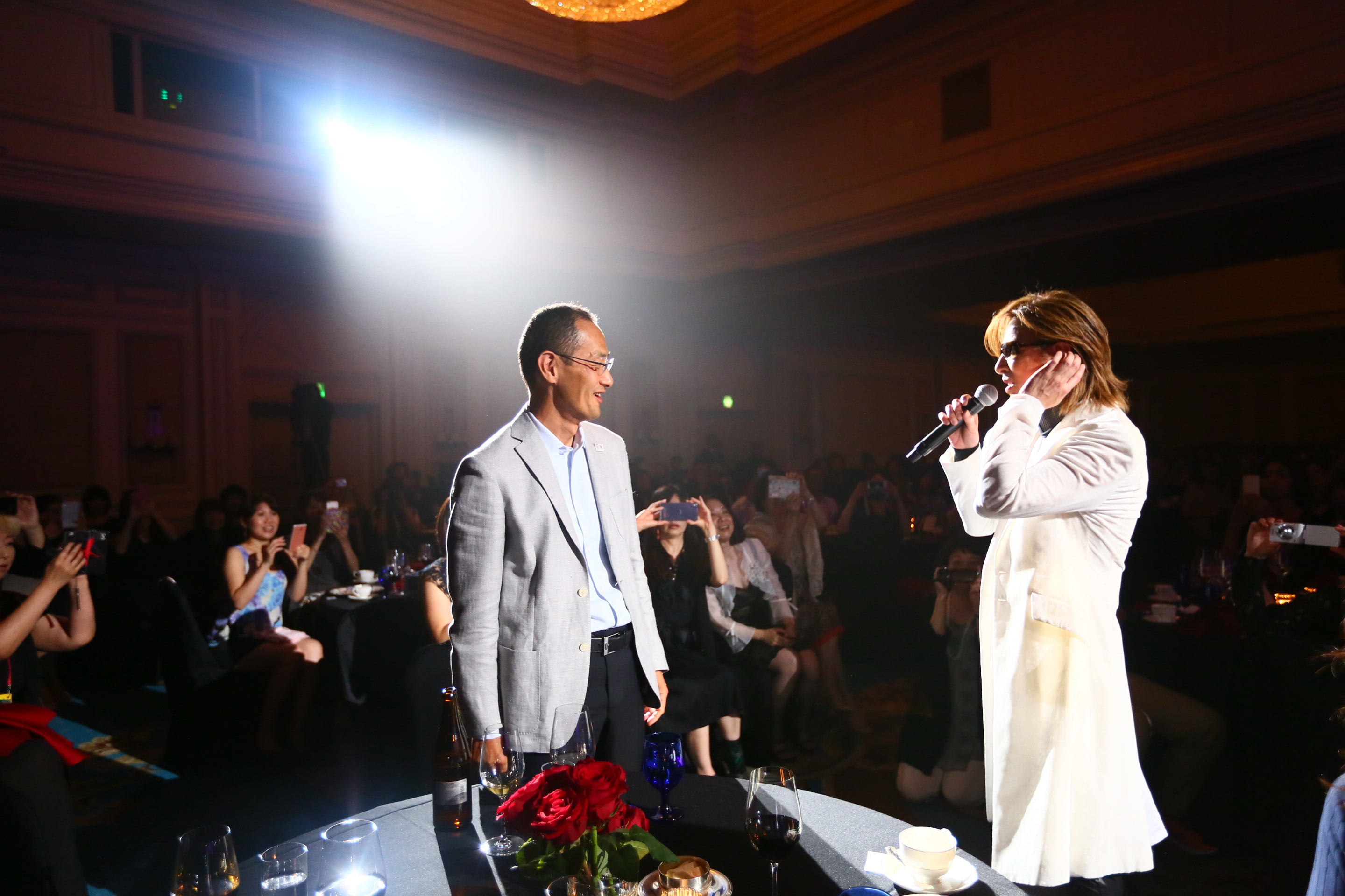 画像】YOSHIKIディナーショー、チャリティーオークション落札総額は