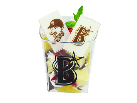 梶谷選手プロデュース「梶谷サンデー～チョコバナナサンデー～」（650円） (c)YDB
