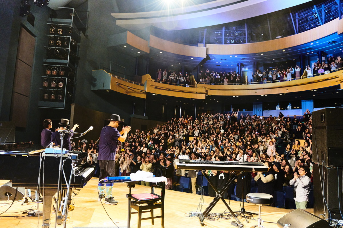 H ZETTRIO