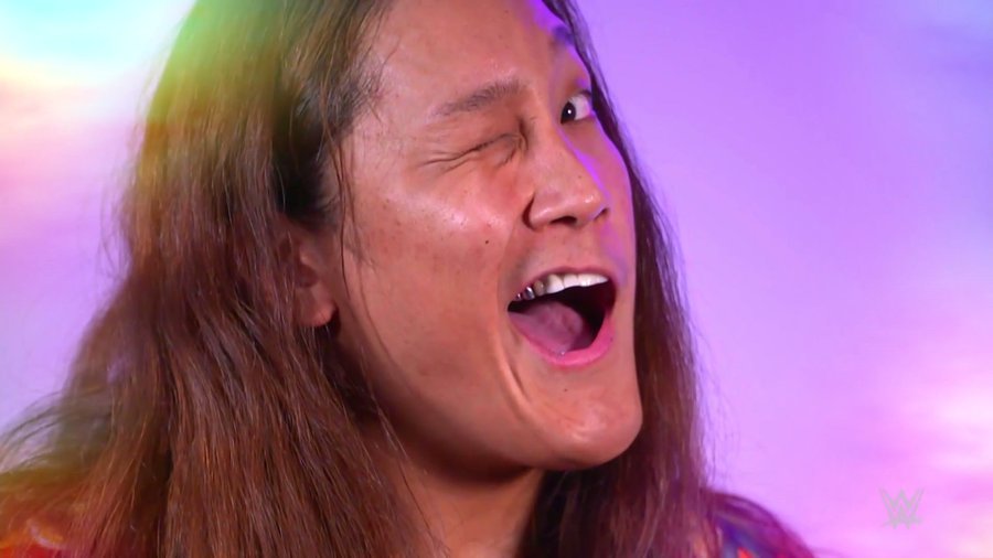 ウインクを決めるイケメン二郎 (c)2021 WWE, Inc. All Rights Reserved