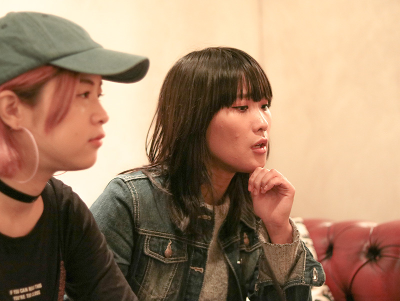 ORESKABAND iCas(手前)、HAYAMI(奥)