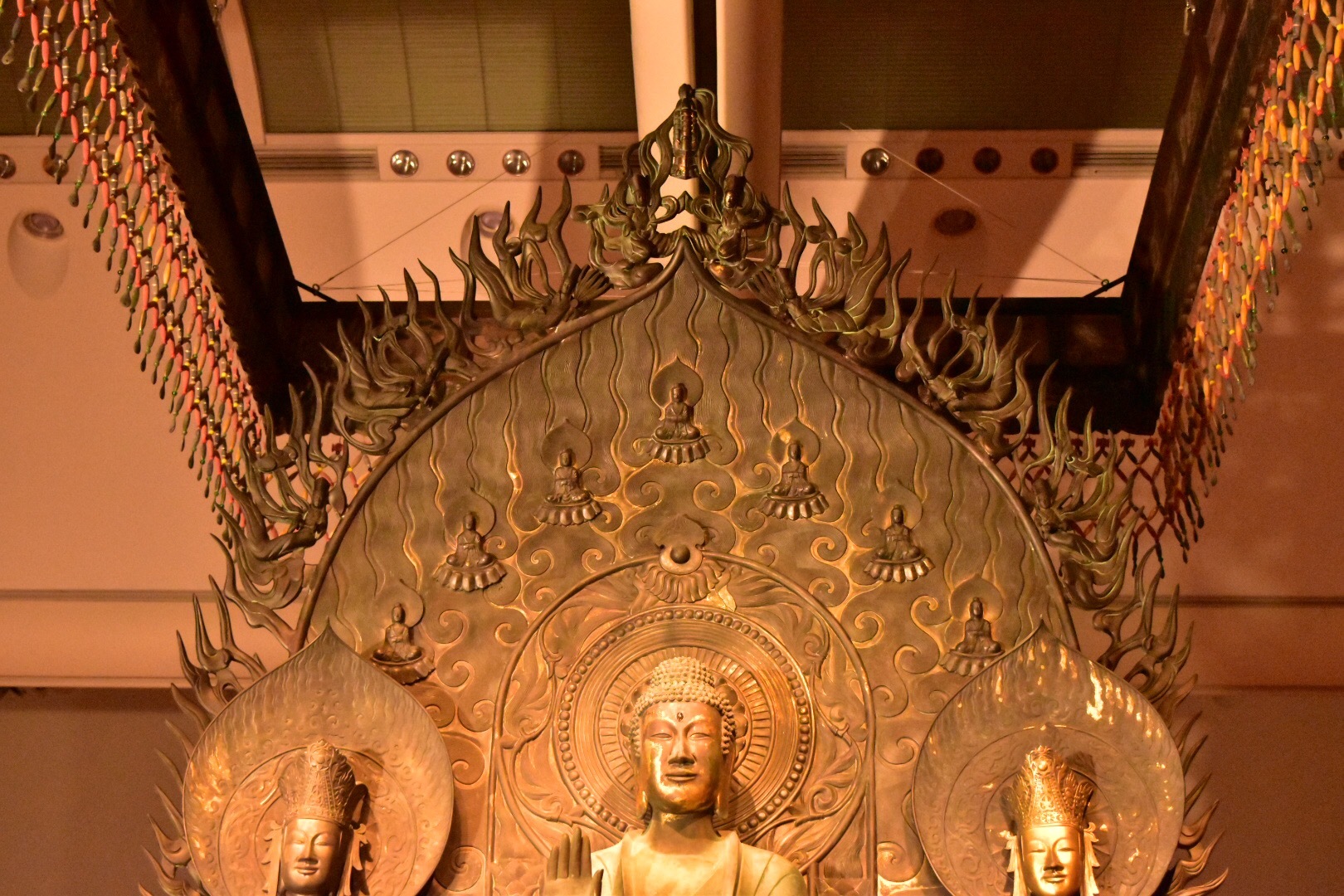 クローン文化財　法隆寺釈迦三尊像（部分）　623年