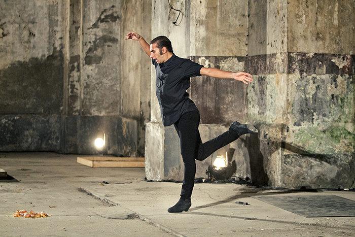 イスラエル・ガルバン『SOLO』　(C)Luis Castilla　写真提供：Dance Base Yokohama