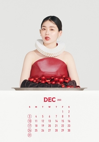 女優・山田杏奈が12種類の季節のスイーツ姿に 「NEO SWEETS SHOWCASE」をテーマとした2023年カレンダー発売が決定