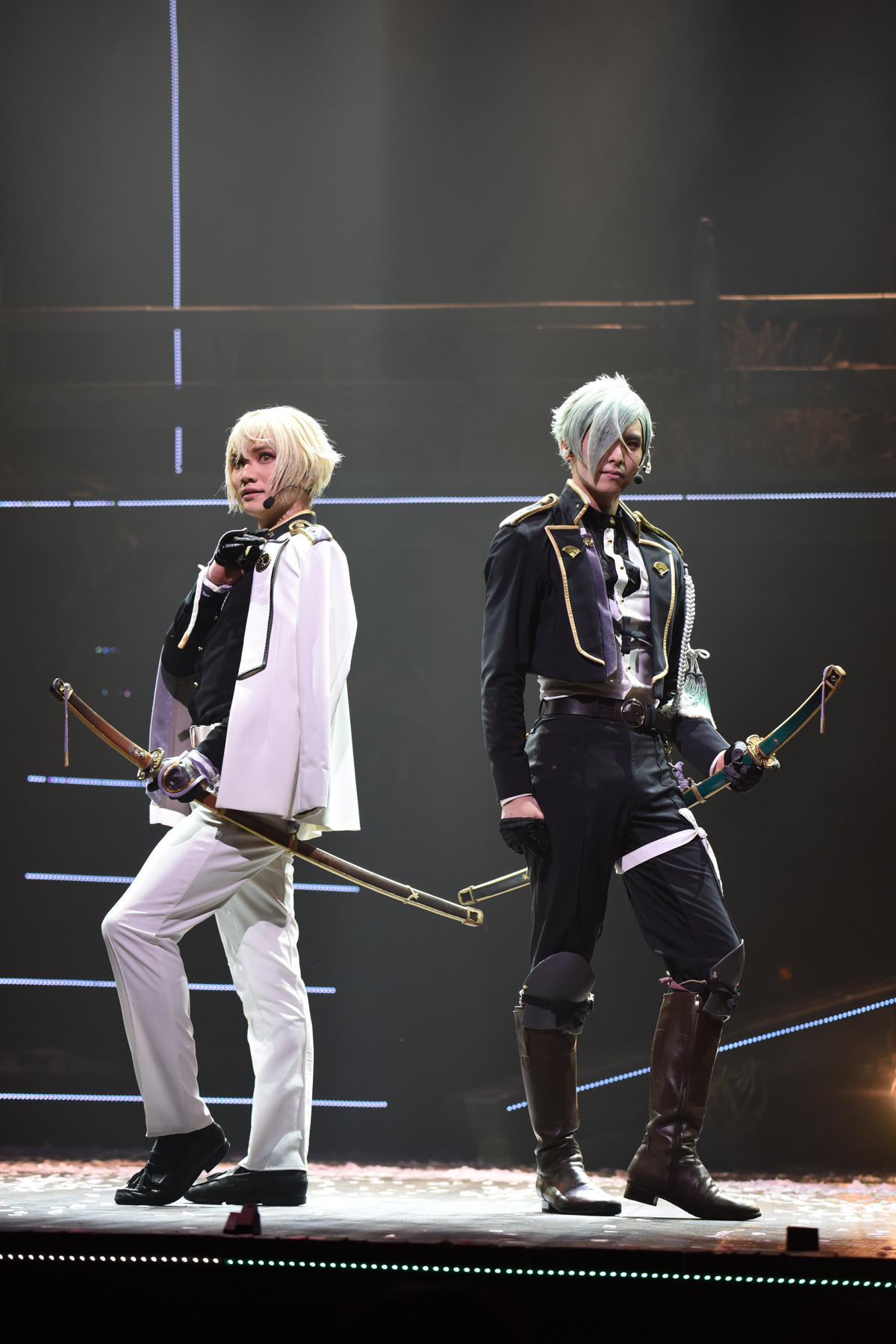 ミュージカル『刀剣乱舞』 撮影＝宮内勝 （C)ミュージカル『刀剣乱舞』製作委員会