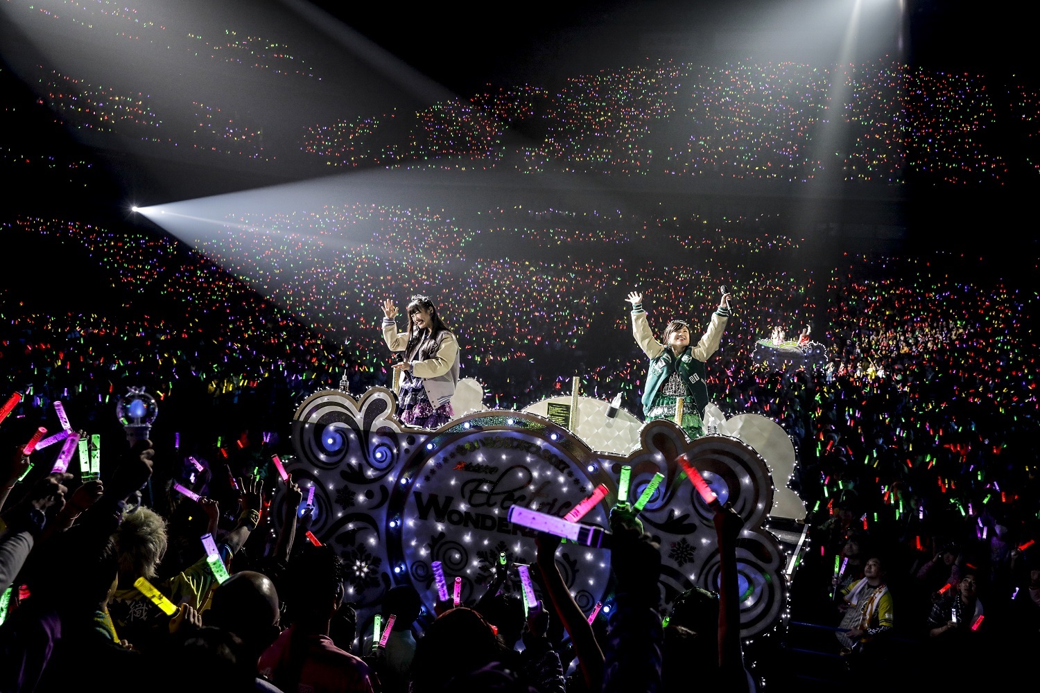 ももいろクローバーZ Photo by HAJIME KAMIIISAKA＋Z