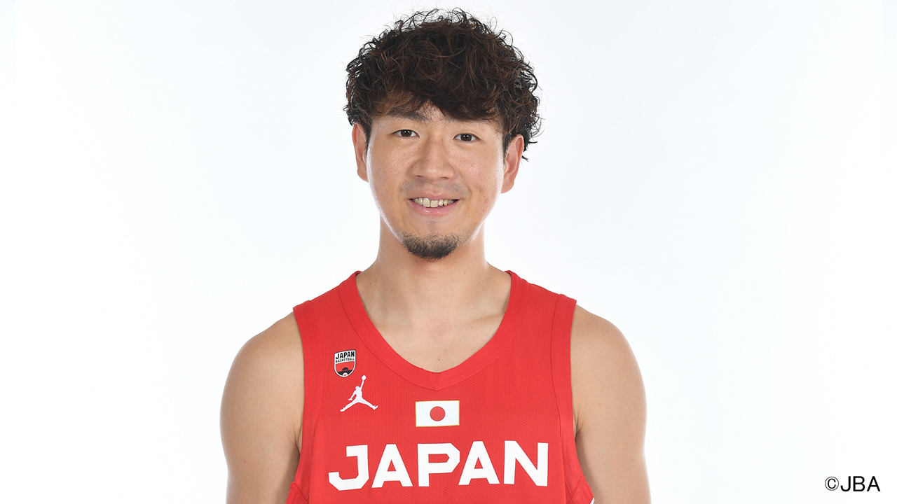 セレモニアルピッチに登場する比江島慎（B.LEAGUE 宇都宮ブレックス）