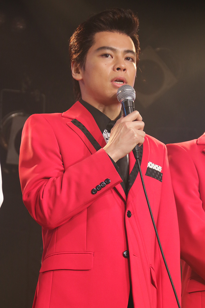 フランキー・ヴァリ役の中川晃教