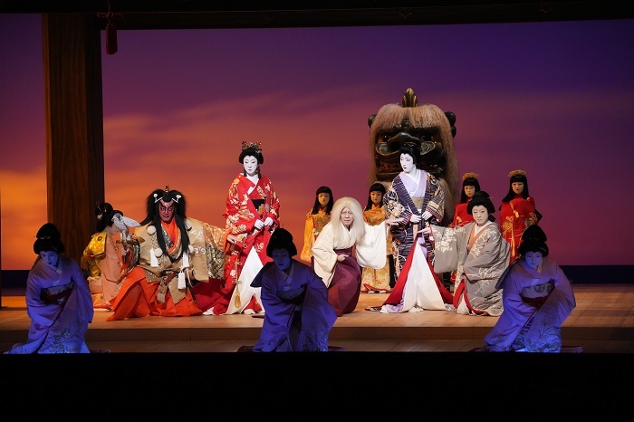 第三部『天守物語』（左より）朱の盤坊=中村獅童、亀姫=坂東玉三郎、舌長姥=中村勘九郎、富姫=中村七之助、薄=上村吉弥 ／(C)松竹