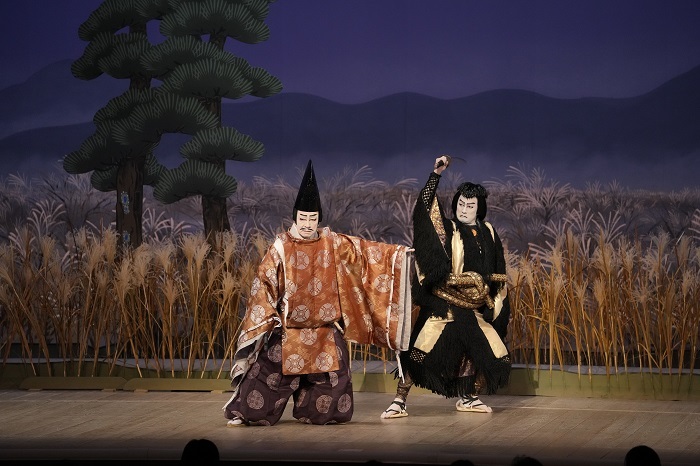 第三部『市原野のだんまり』（左より）平井保昌=中村梅玉、袴垂保輔=中村隼人 ／(C)松竹
