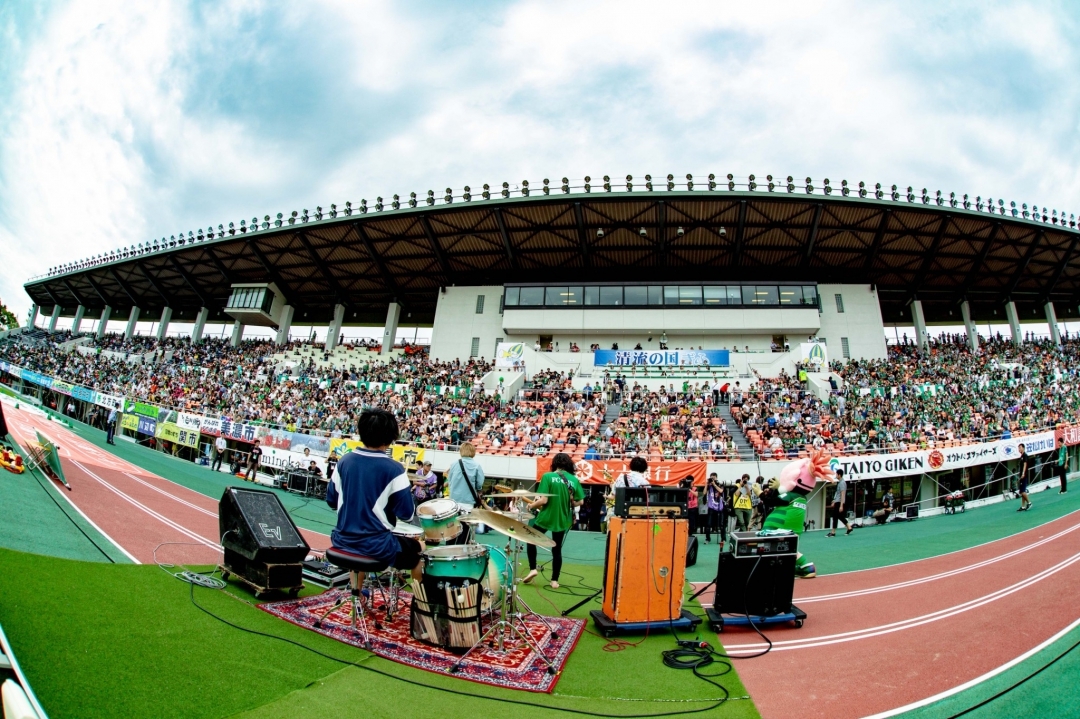 cinema staff、サッカー・イタリア元代表デル・ピエロ氏と固い握手 地元岐阜の初スタジアムライブで1万2千人を前に熱演 | SPICE -  エンタメ特化型情報メディア スパイス