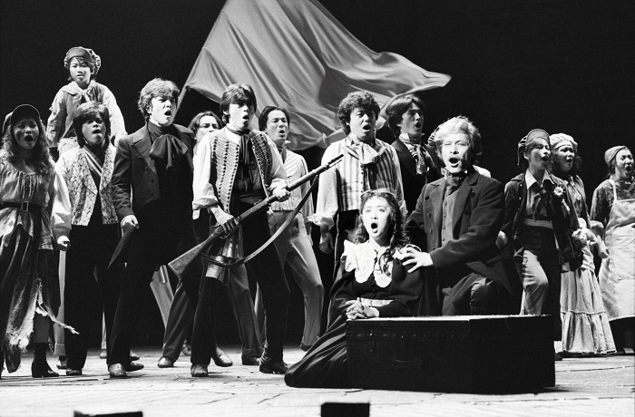 ミュージカル『レ・ミゼラブル』1987日本初演より「ワン・ディ・モア」 　　写真提供：東宝演劇部