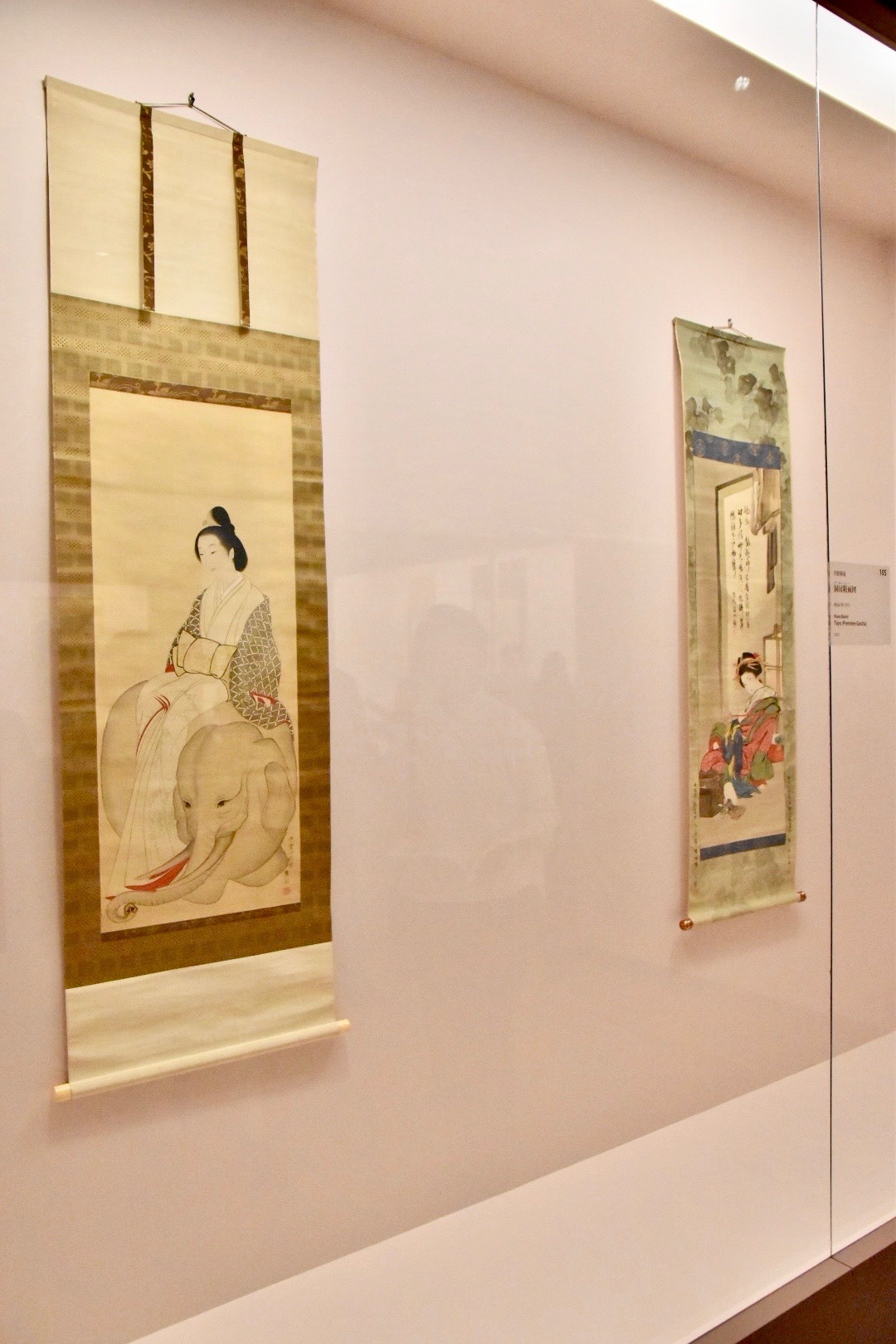 左：円山応挙 《江口君図》 寛政6年（1794） 静嘉堂文庫美術館蔵 東京展：前期展示