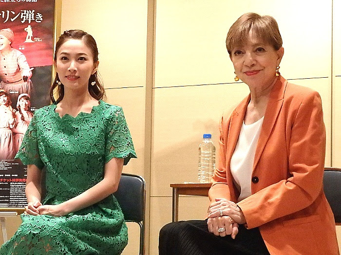 右から、鳳蘭、実咲凜音