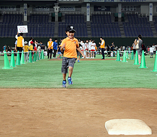 東京ドームのグラウンドを走るという、夏休み最高の思い出作りのチャンス