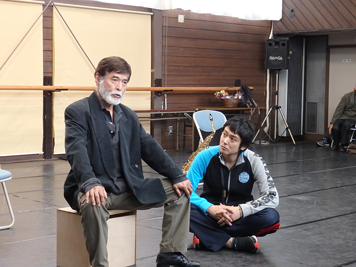 稽古中の松本博之