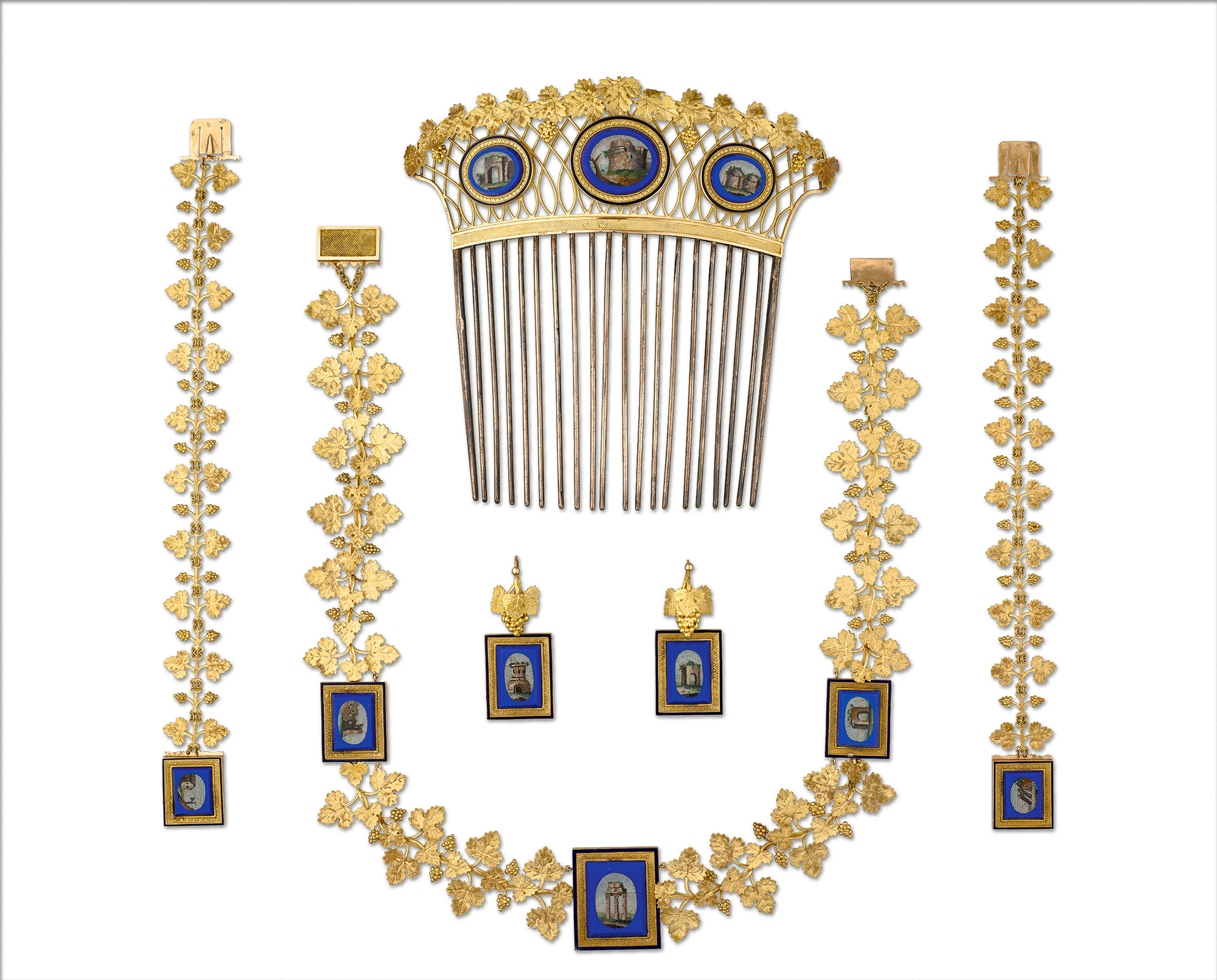 フランソワ=ルニョー・ニト 《ミクロモザイクの施された、皇妃マリー=ルイーズの日中用パリュール》 1810年 ゴールド、青の溶融ガラスで縁取られたミクロモザイク ルーヴル美術館、パリ 