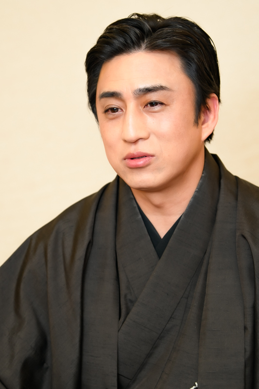 「父（白鸚）や梅玉のおじさま、孝太郎さんとやらせていただけるのは本当に幸せなこと。右近さんとの共演も楽しみです」と幸四郎。