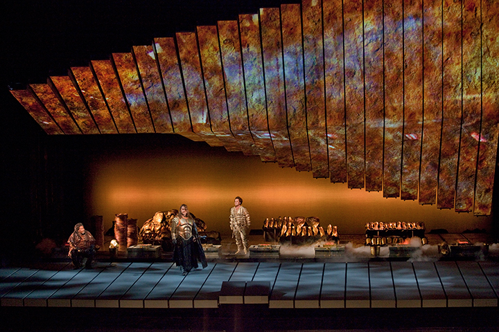 《ラインの黄金》（C）Ken-Howard／Metropolitan-Opera