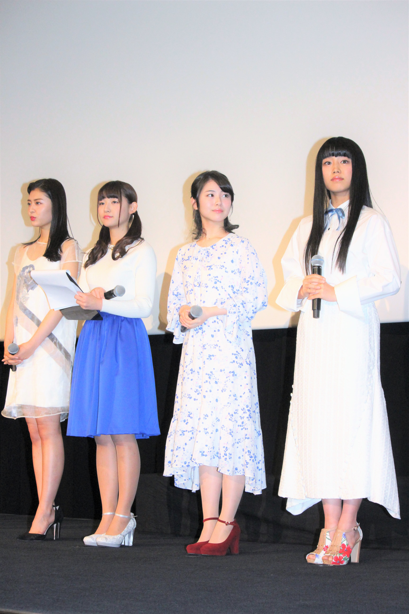 左から、古畑星夏、浅川梨奈、浜辺美波、廣田あいか