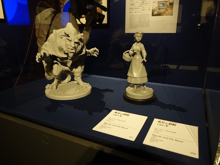 『美女と野獣』マケット All Disney artwork © Disney Enterprises Inc.