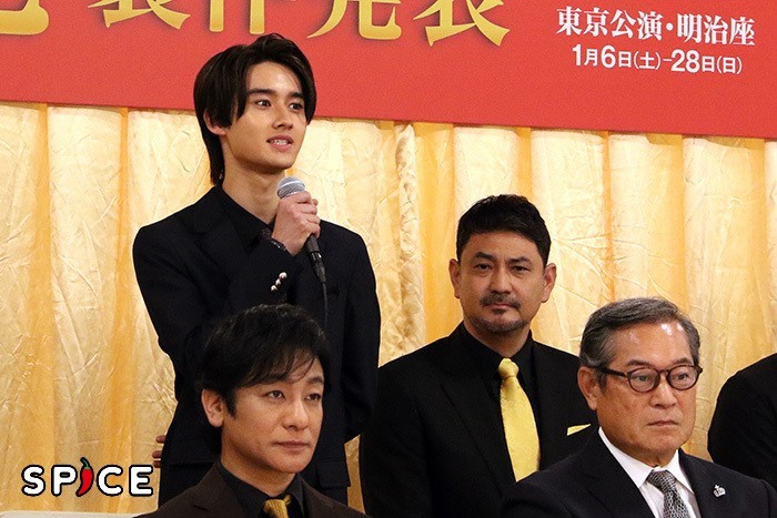 藤岡真威人