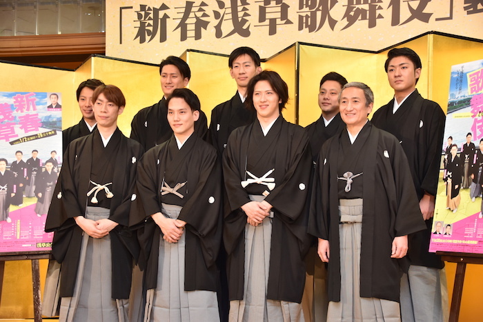 坂東巳之助、中村歌昇、尾上松也、中村錦之助(前列左から)、中村鶴松、中村隼人、坂東新悟、中村種之助、中村橋之助(後列左から)