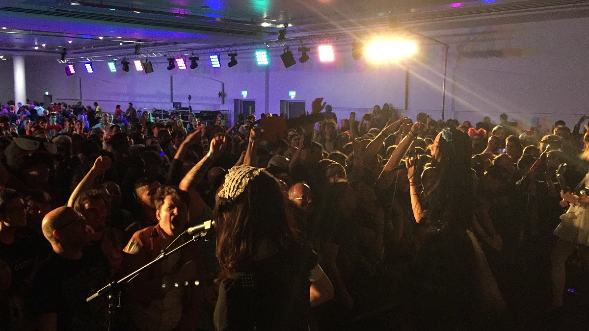 BAND-MAID　写真提供：日本クラウン
