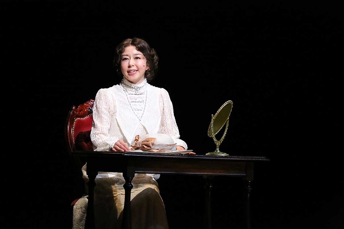 初演舞台写真より 撮影：宮川舞子　提供：ホリプロ