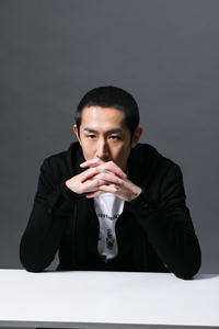 藤間 仁