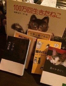 新宿三丁目の“猫文学”を楽しめる文壇バーとは？