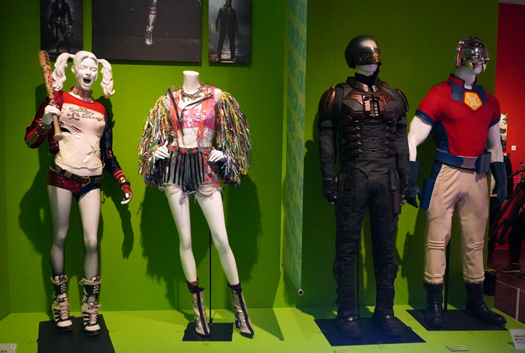 スーサイド・スクワッドエリア展示風景 DC SUPER HEROES and all related characters and elements (C) & TM DC Comics. WB SHIELD: (C) & TM WBEI. (s21)
