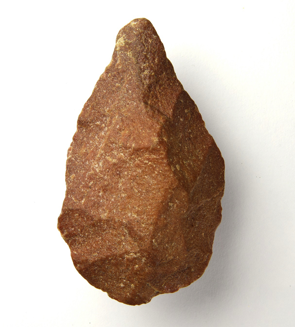 ハンドアックス：インド・アッティランパッカム遺跡、 約150-38.5万年前（東海大学文学部）