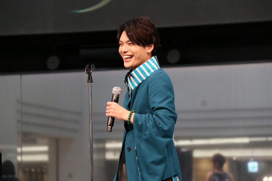 崎山つばさ