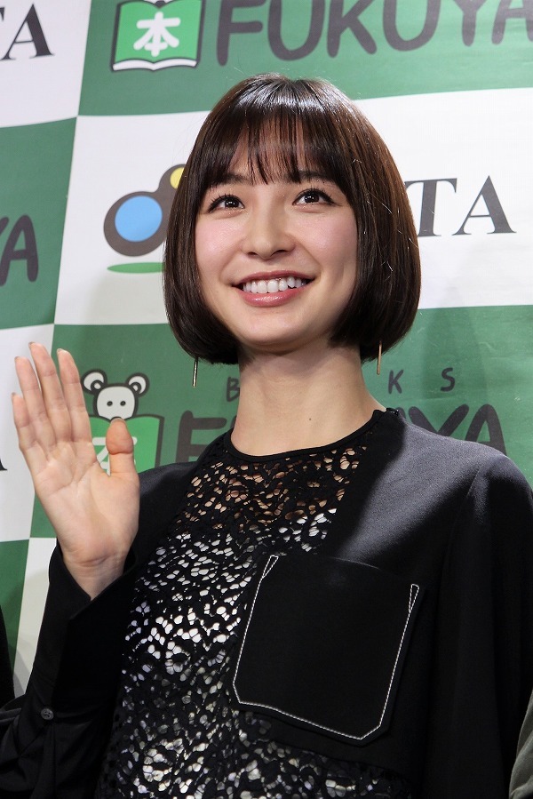 篠田麻里子 役作りに お酒を飲んで 舞台 アンフェアな月 製作発表 Spice 秦建日子のベストセラー小説 アンフェアな ｄメニューニュース Nttドコモ