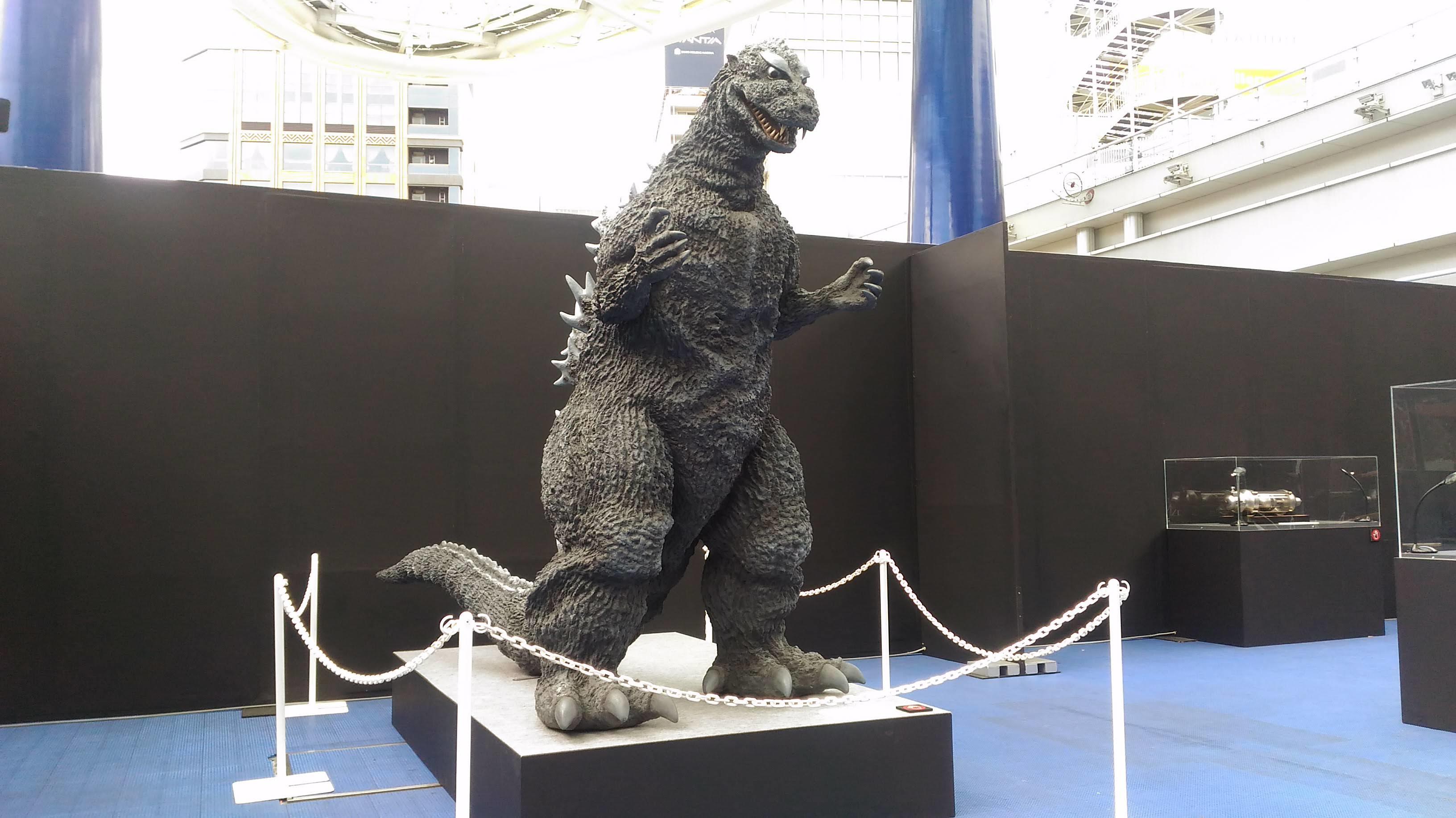 初代ゴジラ立像　※イメージ