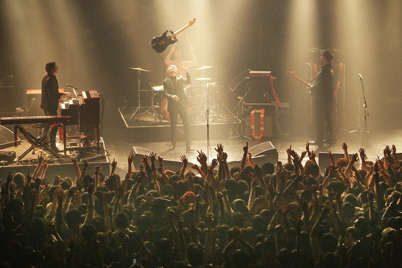 クーラ・シェイカー photo by Mitch Ikeda