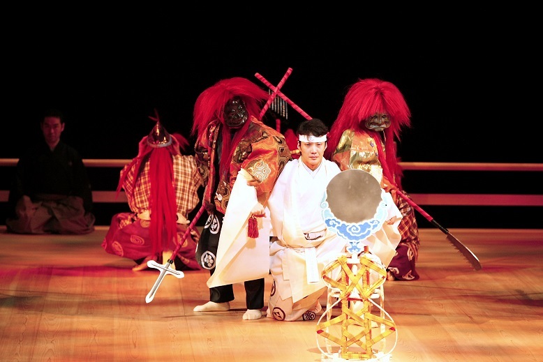 「博奕十王」で博奕打を演じる野村萬斎 　　(C)政川慎治