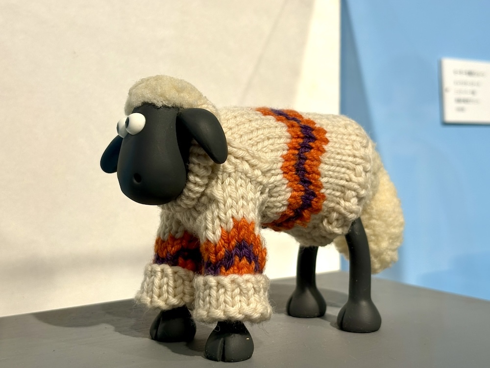 『ひつじのショーン展 with ウォレスとグルミット』より「セーターを着たショーン」
