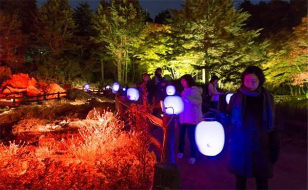 たか橋匡太「Glow with Night Garden Project in Rokko 提灯行列ランドスケープ」 2016年