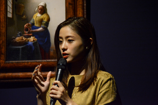 展覧会ナビゲーターを務める女優の石原さとみ