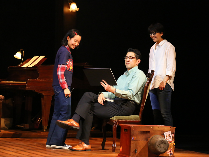 ミュージカル『FUN HOME ファン・ホーム ある家族の悲喜劇』 （写真提供：東宝演劇部）